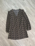 Robe noire à pois beiges, manches longues bouffantes