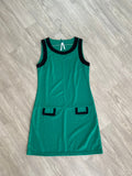 Robe verte et noire sans manches, détails boucles rétro