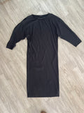 Robe noire plissée, manches 3/4 - F&F