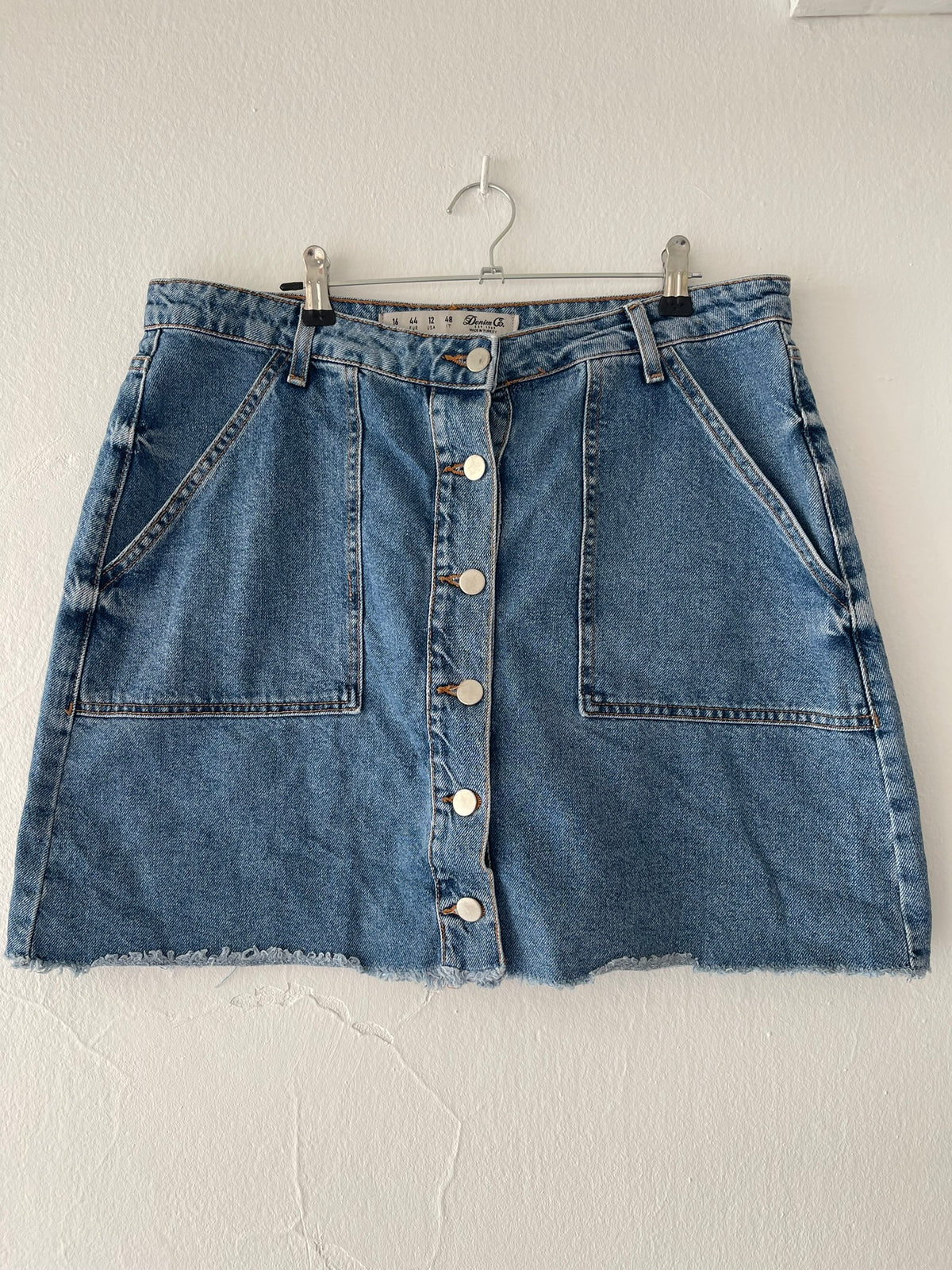 Jupe en jean délavée à boutons et poches plaquées - Denim Co. Taille 44
