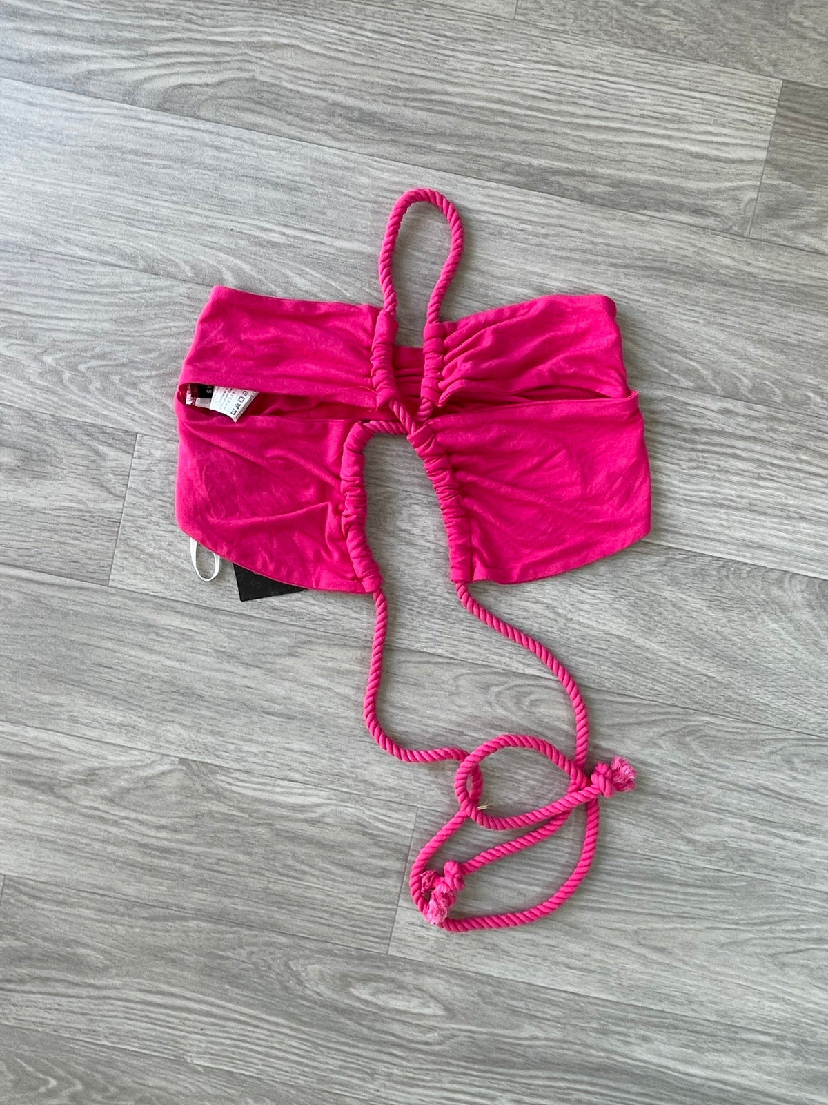 Haut rose fuchsia à cordon ajustable