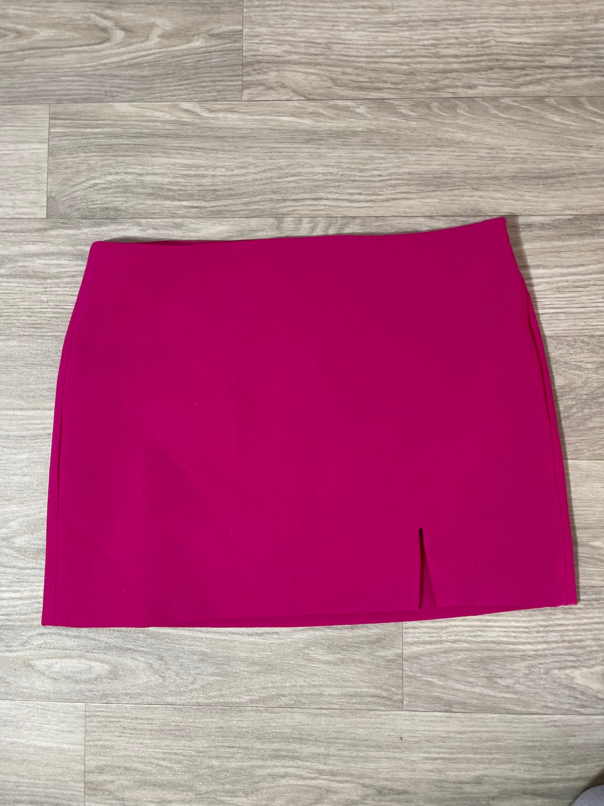 Jupe mini fuchsia avec petite fente