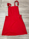 Robe salopette rouge à bretelles et poches plaquées