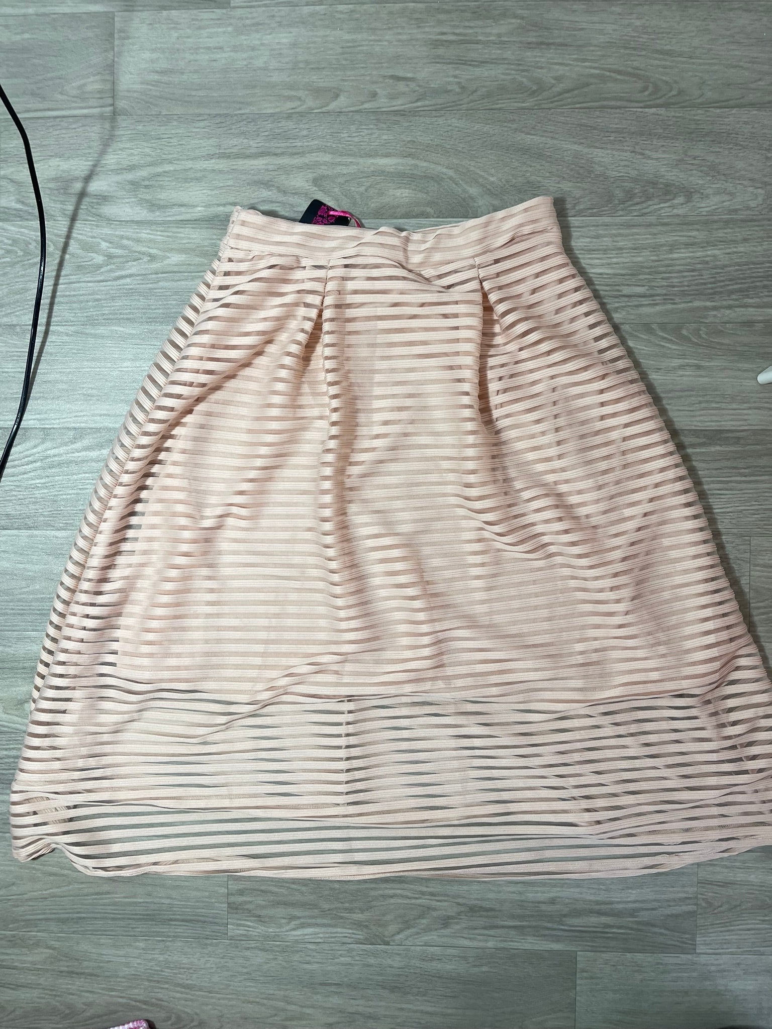 Jupe midi rayée rose poudré transparente