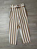 Pantalon rayé blanc et moutarde ceinture boucle