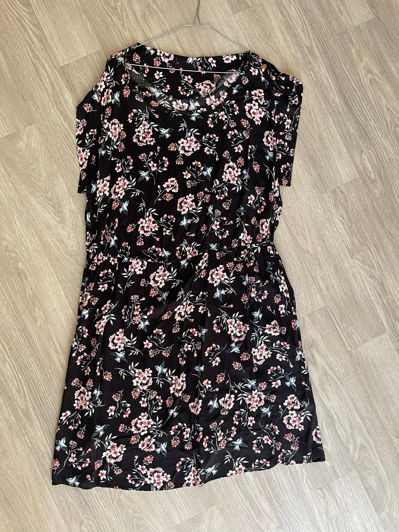 Robe fleurie noire motif oiseaux