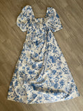 Robe fleurie bleue et blanche manches bouffantes