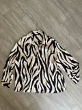 Chemise satinée imprimé zèbre noir et écru
