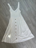 Robe blanche bretelles boutons décoratifs