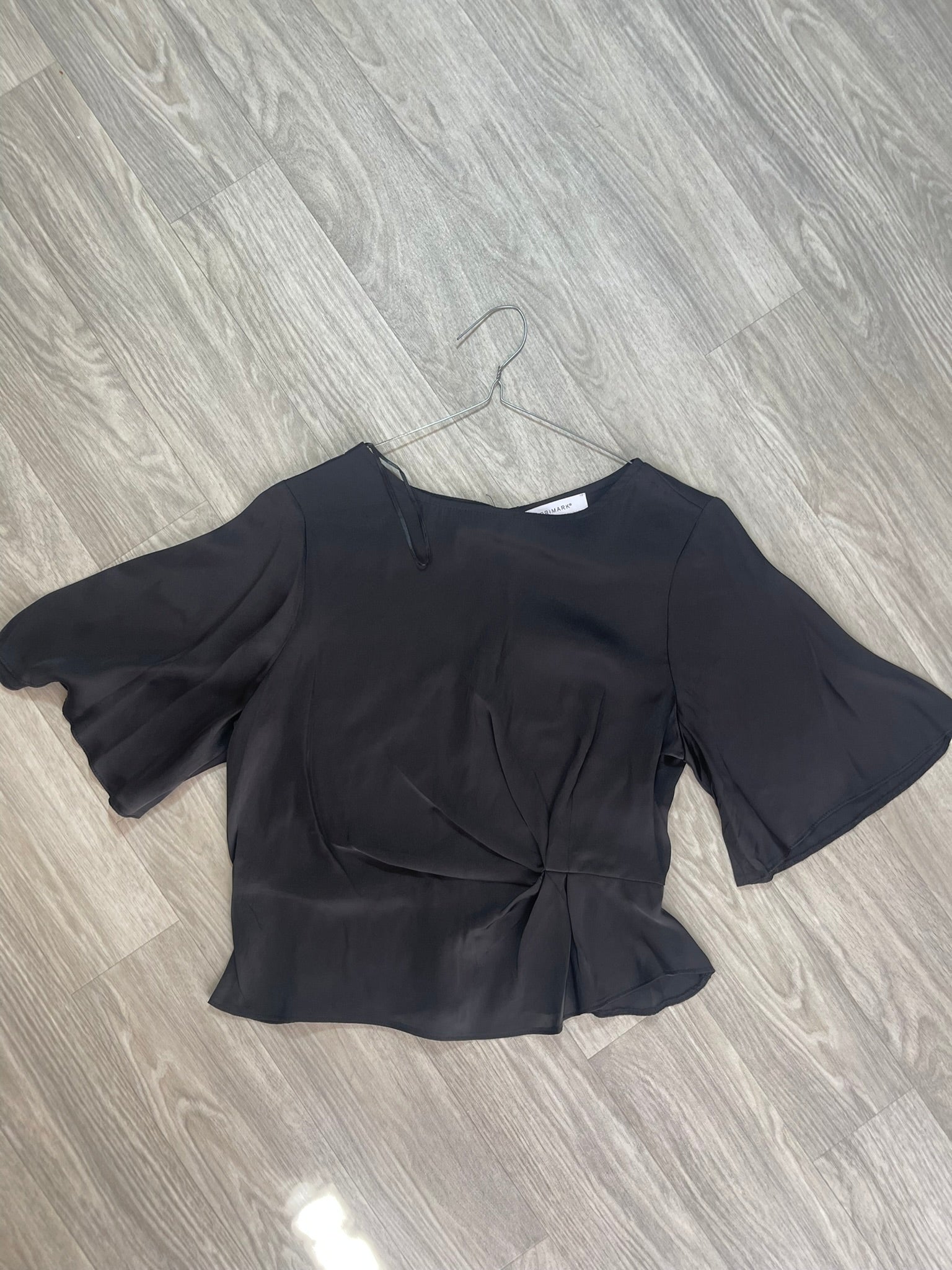 Top noir satiné nouage devant Primark