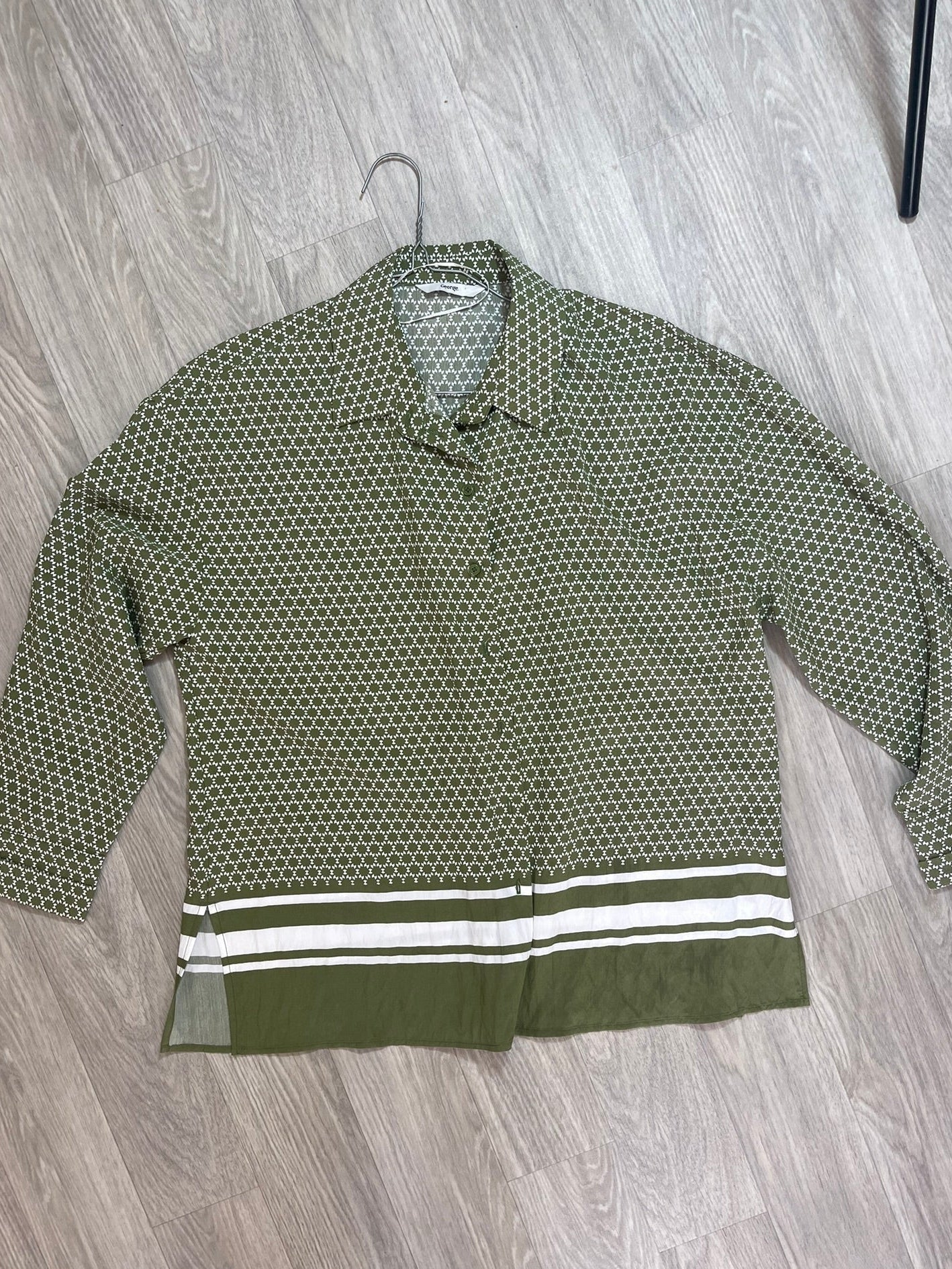 Chemise kaki motif géométrique George