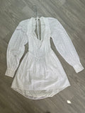 Robe blanche broderie anglaise dos nu