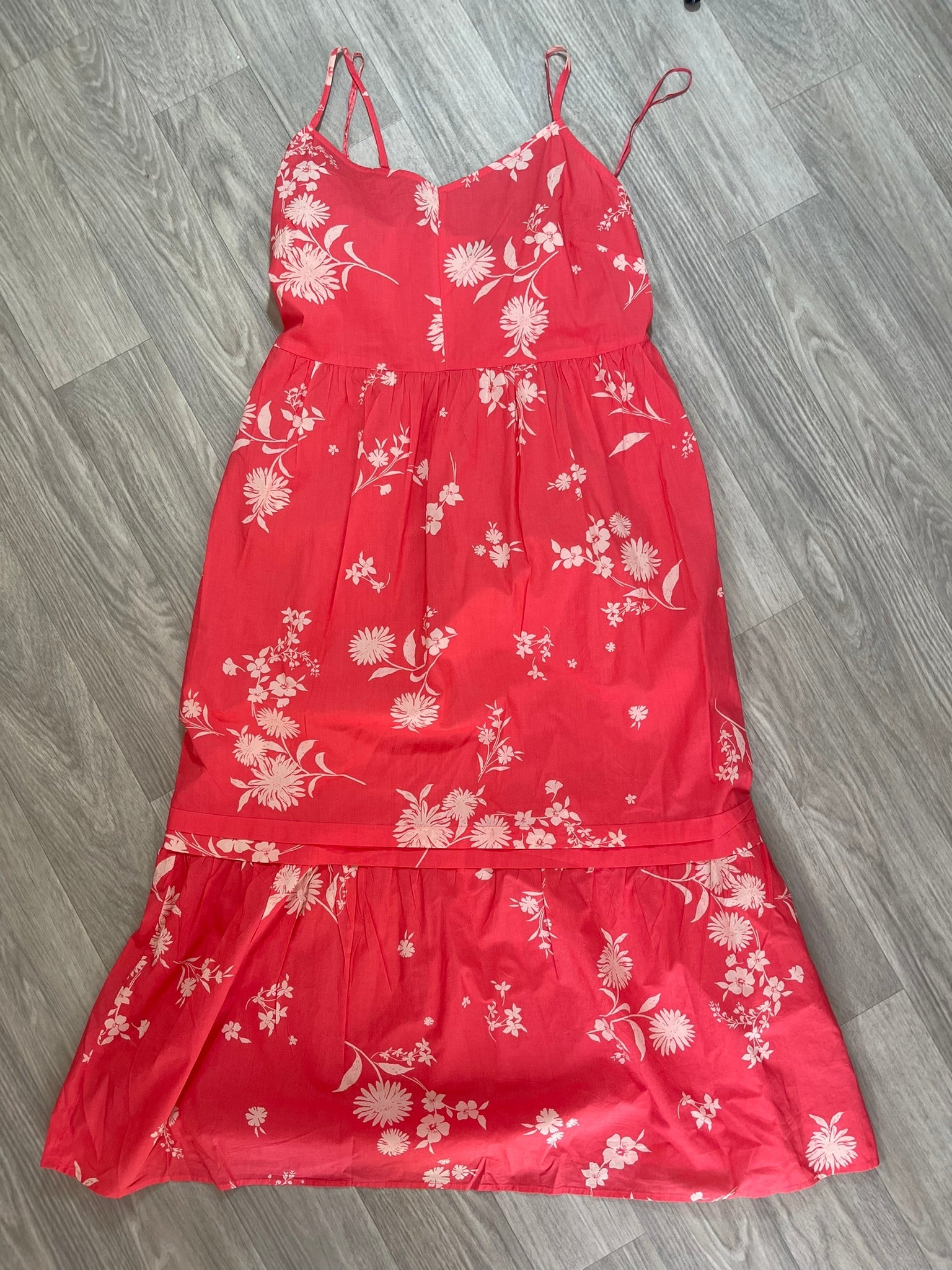 Robe fleurie rouge smockée