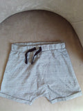 Short quadrillé blanc et noir avec cordon