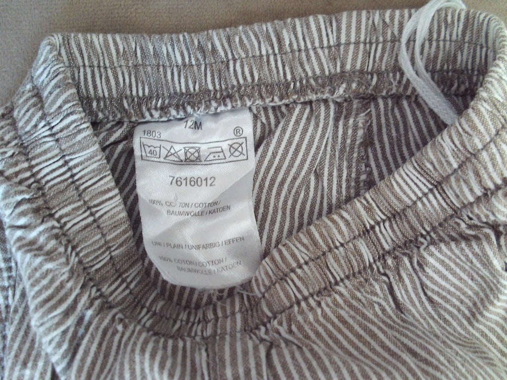 Short rayé beige et blanc avec cordon rouge