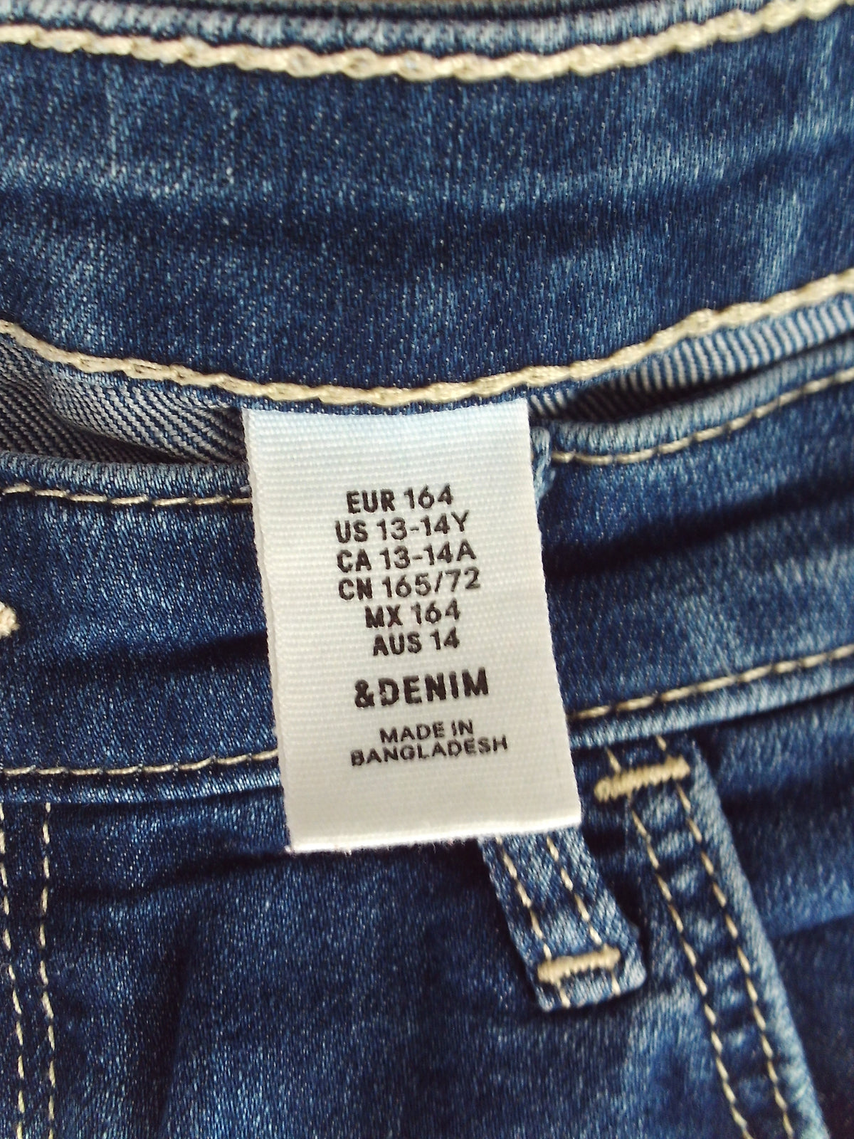 Short en jean bleu foncé à poches