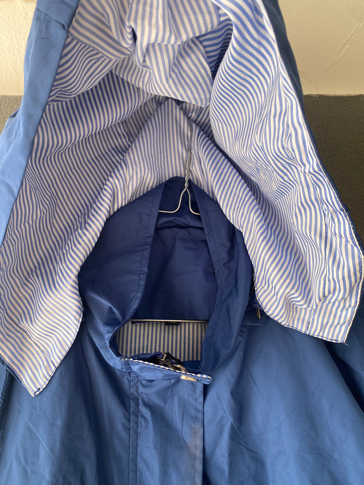 Parka imperméable bleu roi doublure rayée