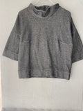 Top gris chiné col montant oversize