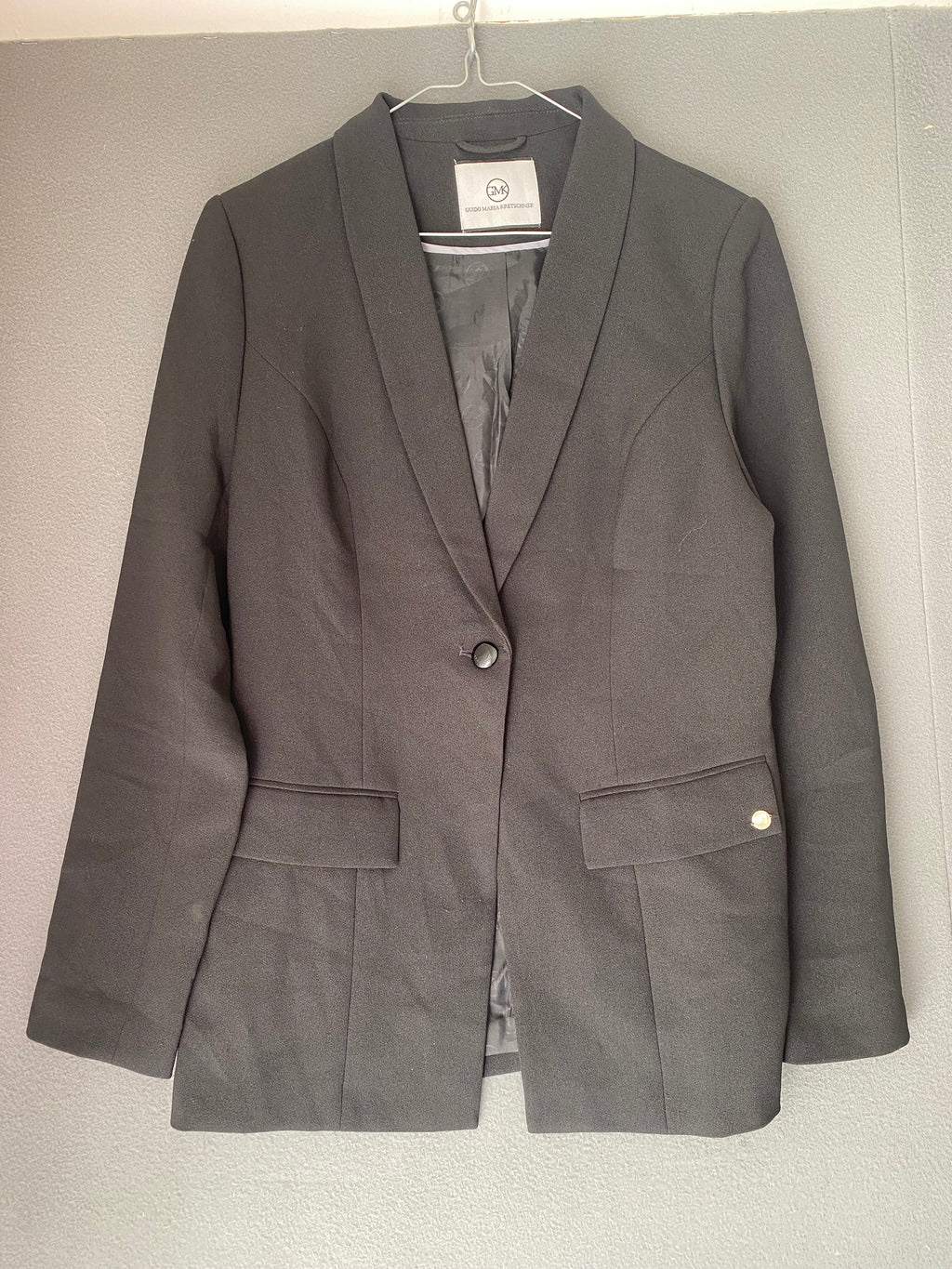 Blazer noir à col châle et un bouton