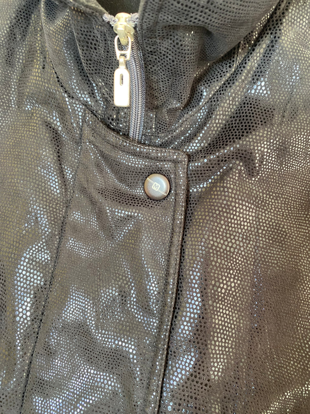 Veste Marcona noire effet reptile – col suédine