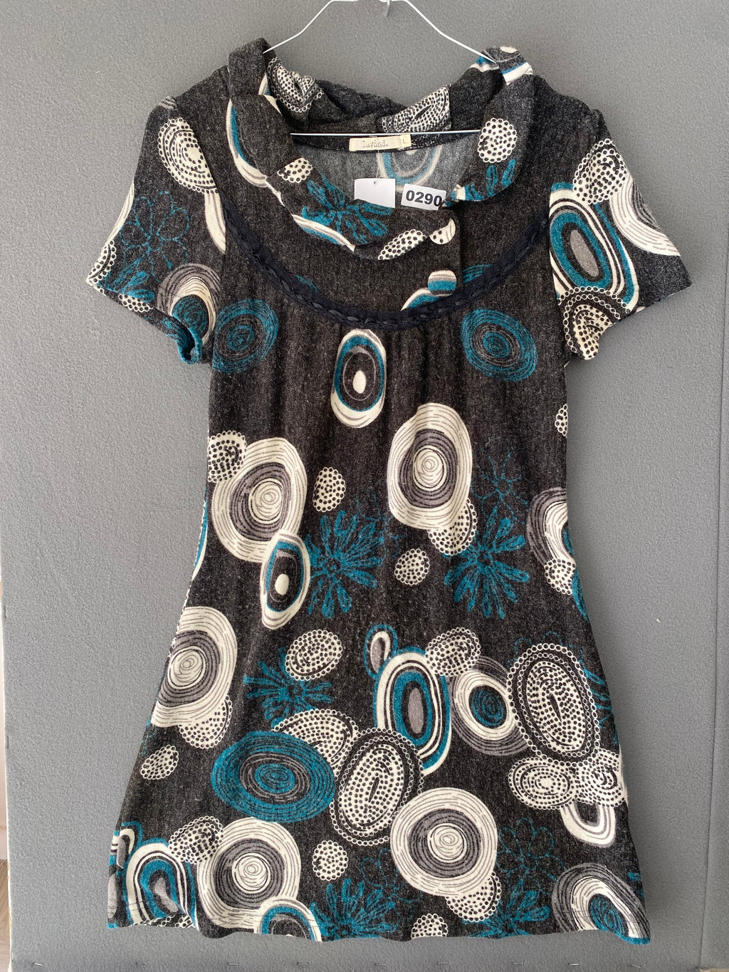 Robe en maille grise motifs cercles lavand.