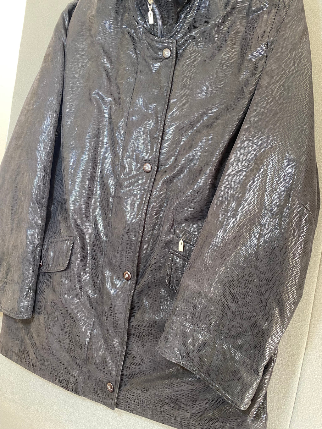 Veste Marcona noire effet reptile – col suédine