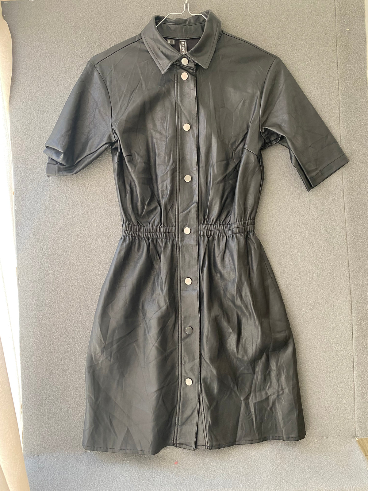 Robe chemise en simili cuir noire à taille élastique
