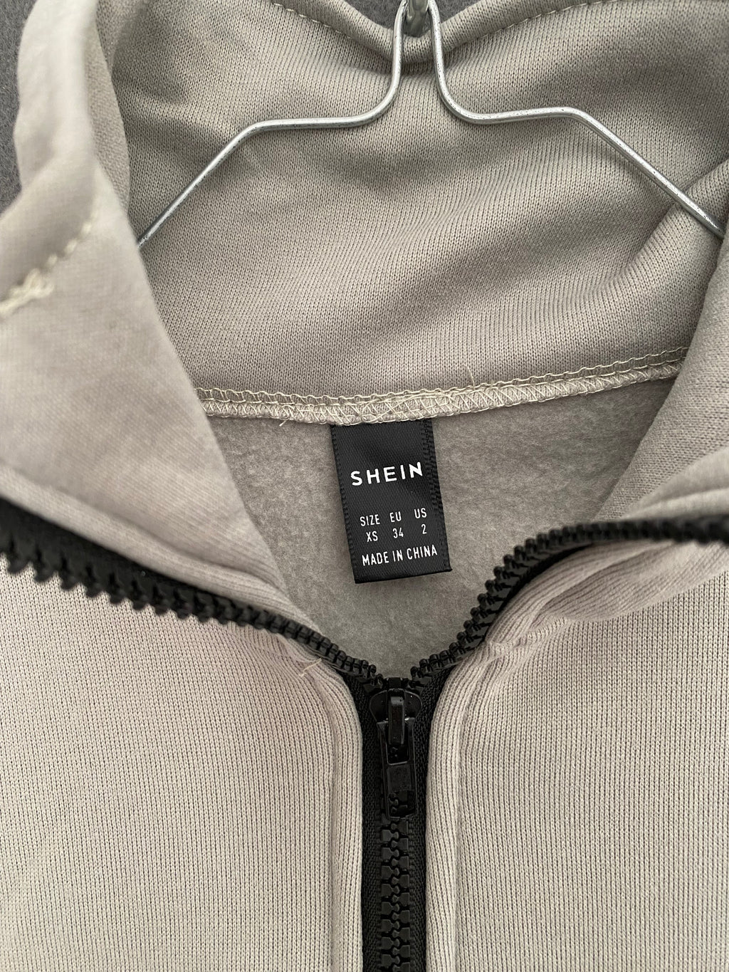 Sweat court demi-zip gris clair