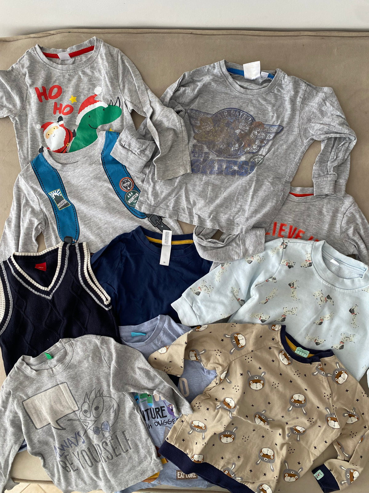 Lot 10 vêtements garçon 2-3 ans
