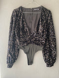 Body à sequins noir col V et manches bouffantes