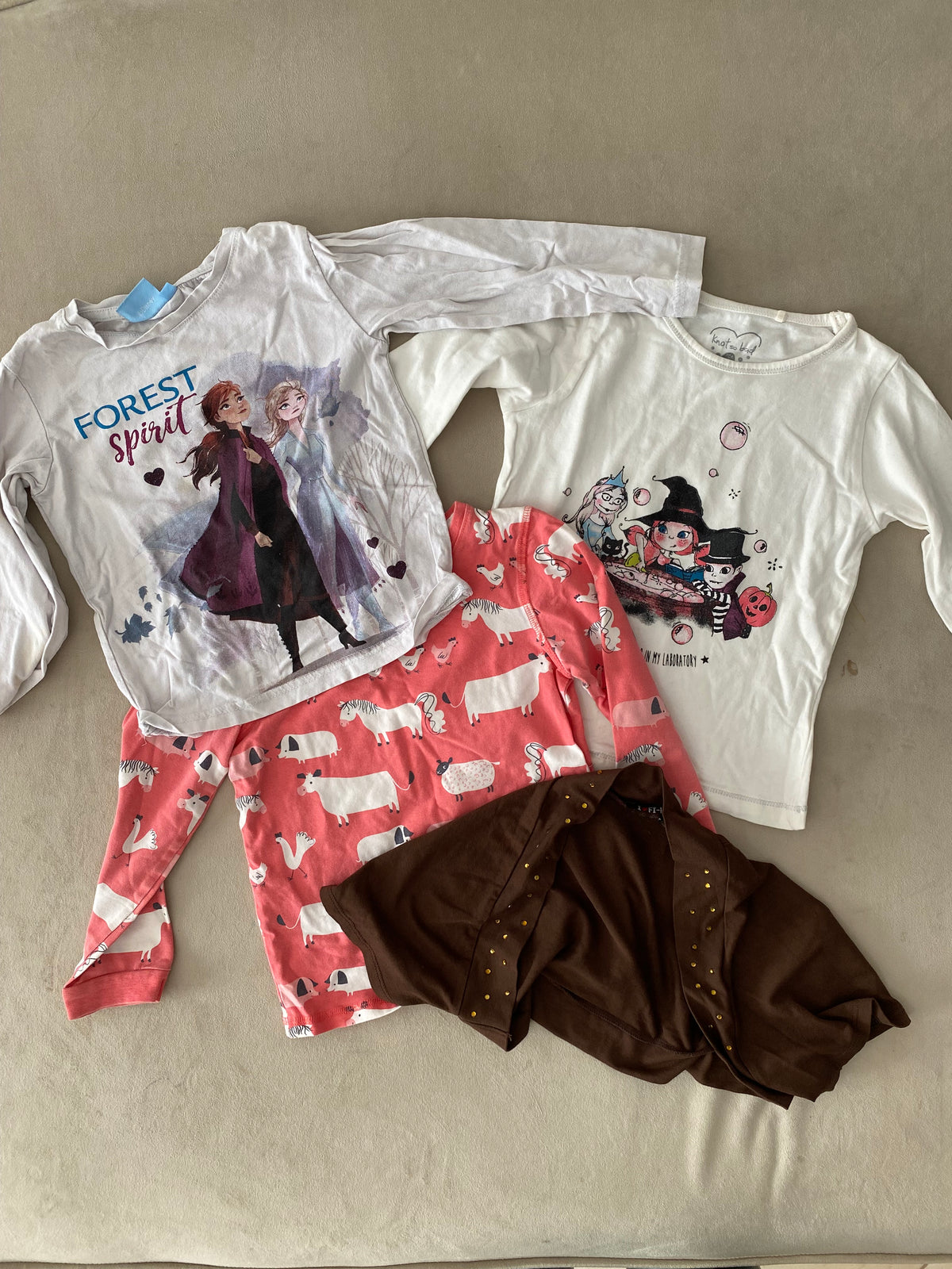 Lot 4 vêtements fille 4-5 ans