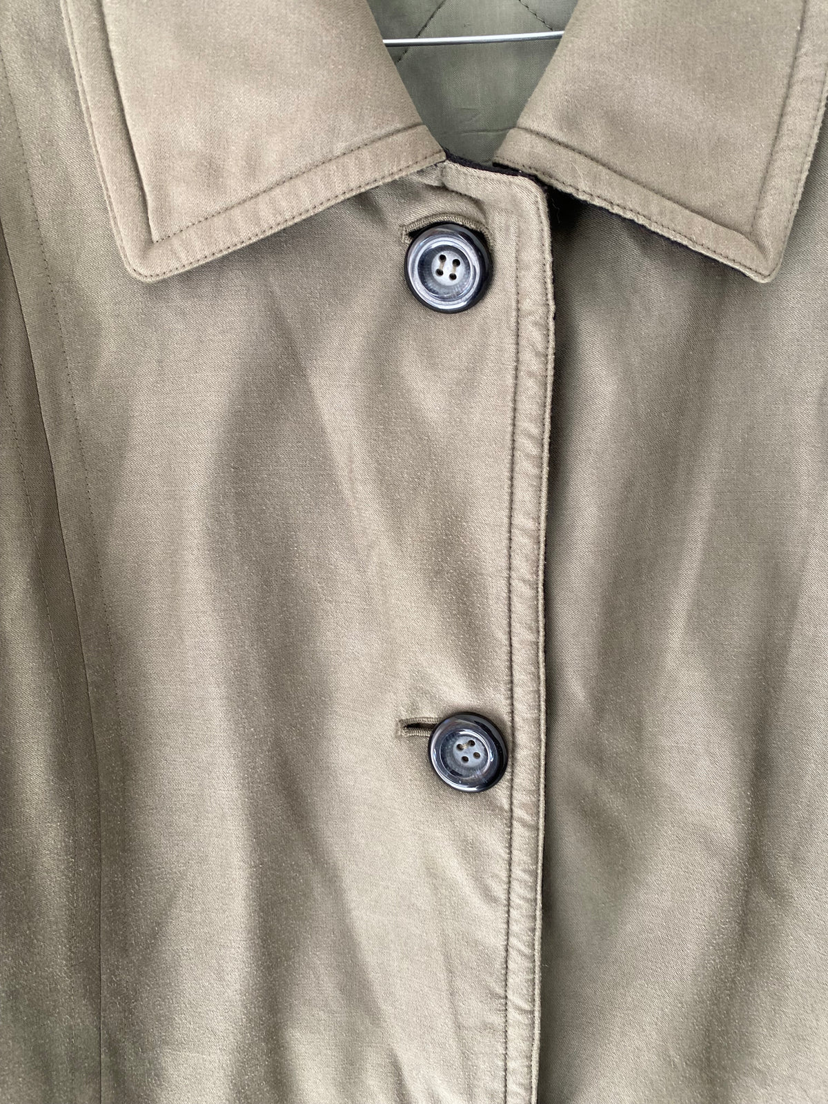 Manteau kaki boutonné doublure matelassée