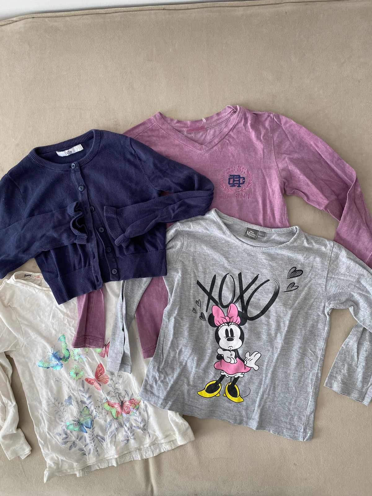Lot 4 vêtements fille 6-7 ans