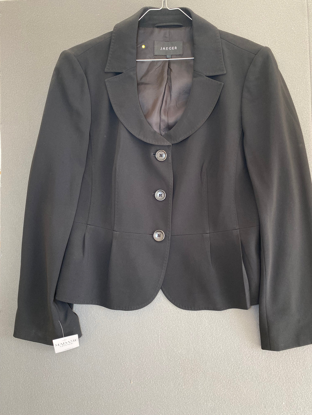 Veste noire Jaeger – col arrondi, basque