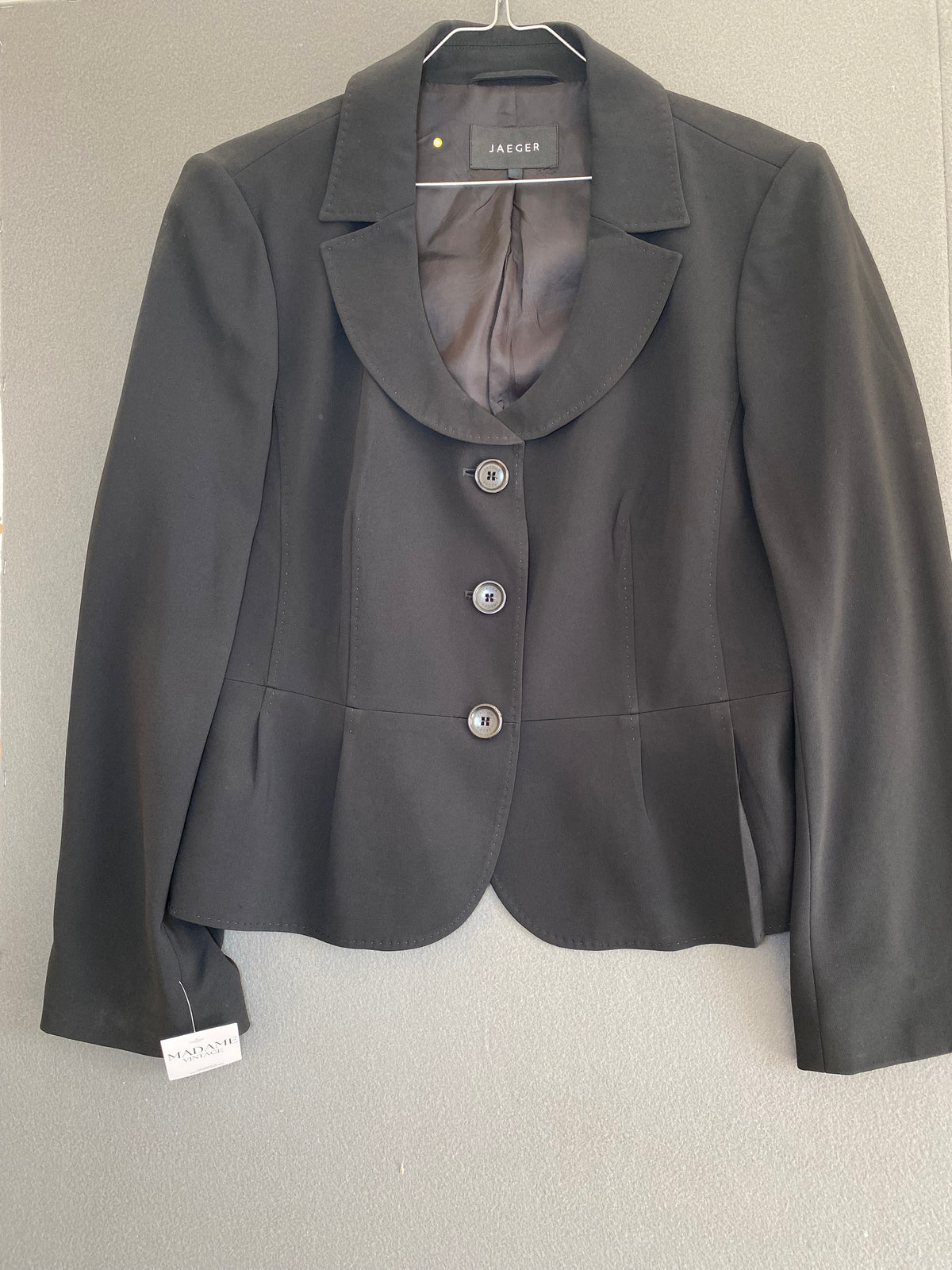 Veste noire Jaeger – col arrondi, basque