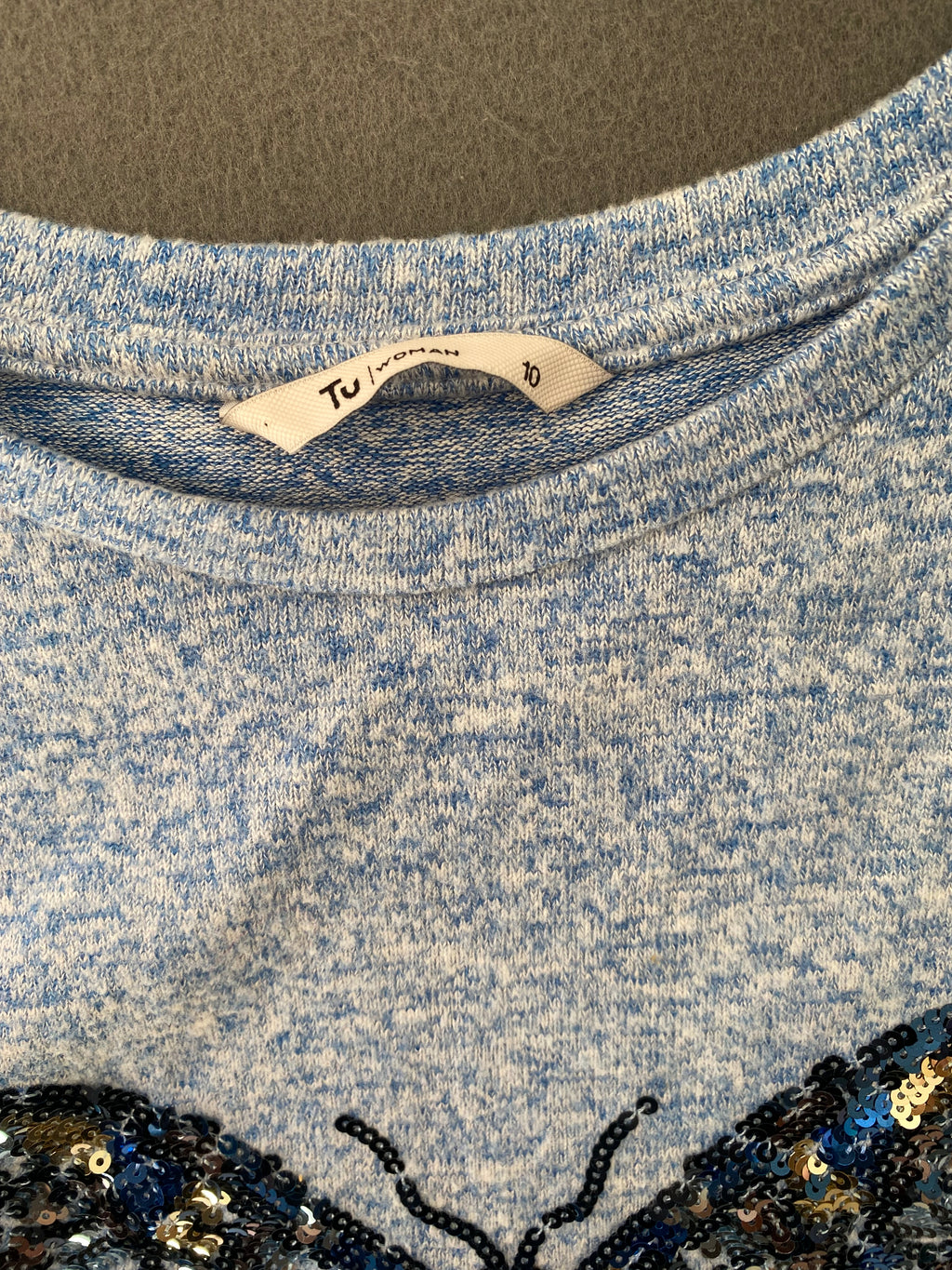 Pull bleu chiné papillon sequins