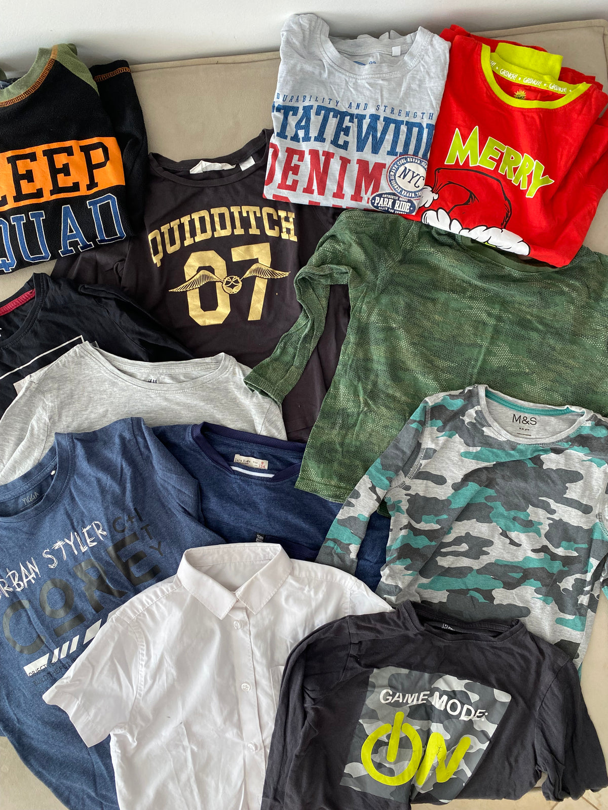 Lot 12 vêtements garçon 8-9 ans
