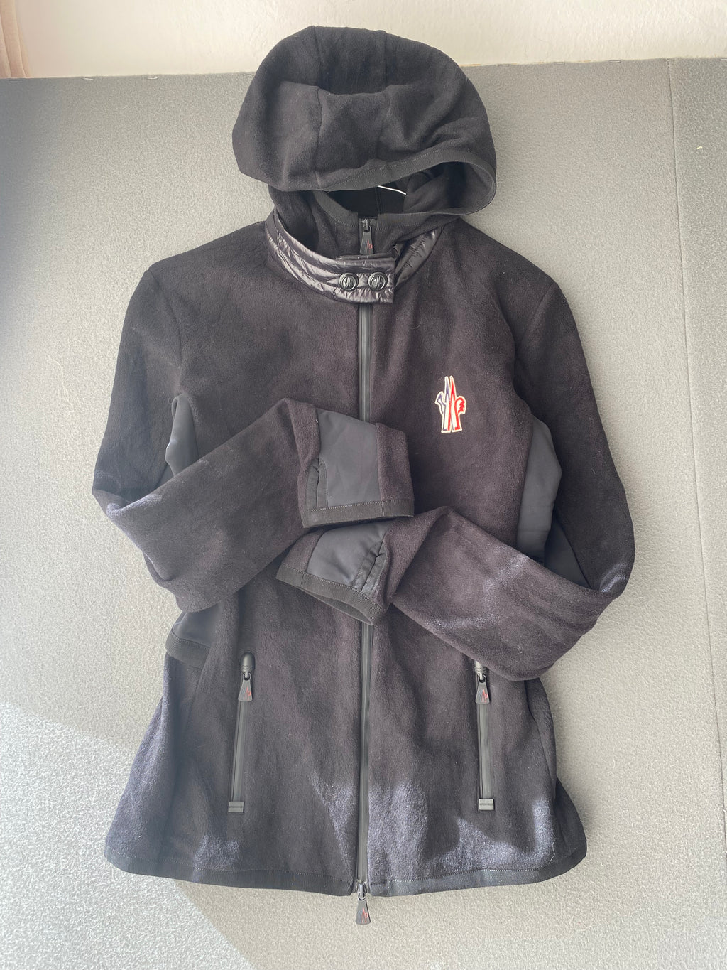 Veste polaire noire à capuche bi-matière
