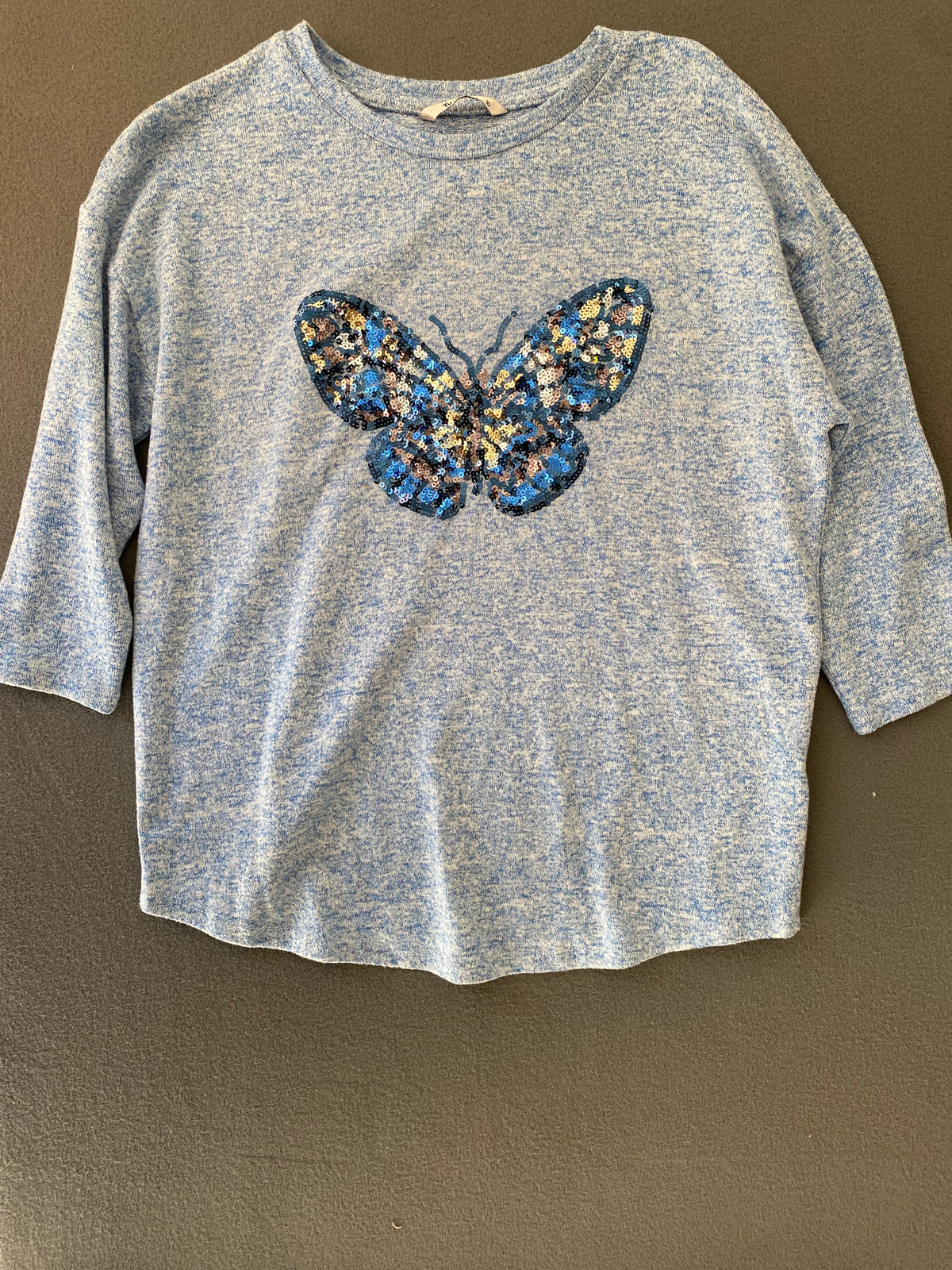 Pull bleu chiné papillon sequins