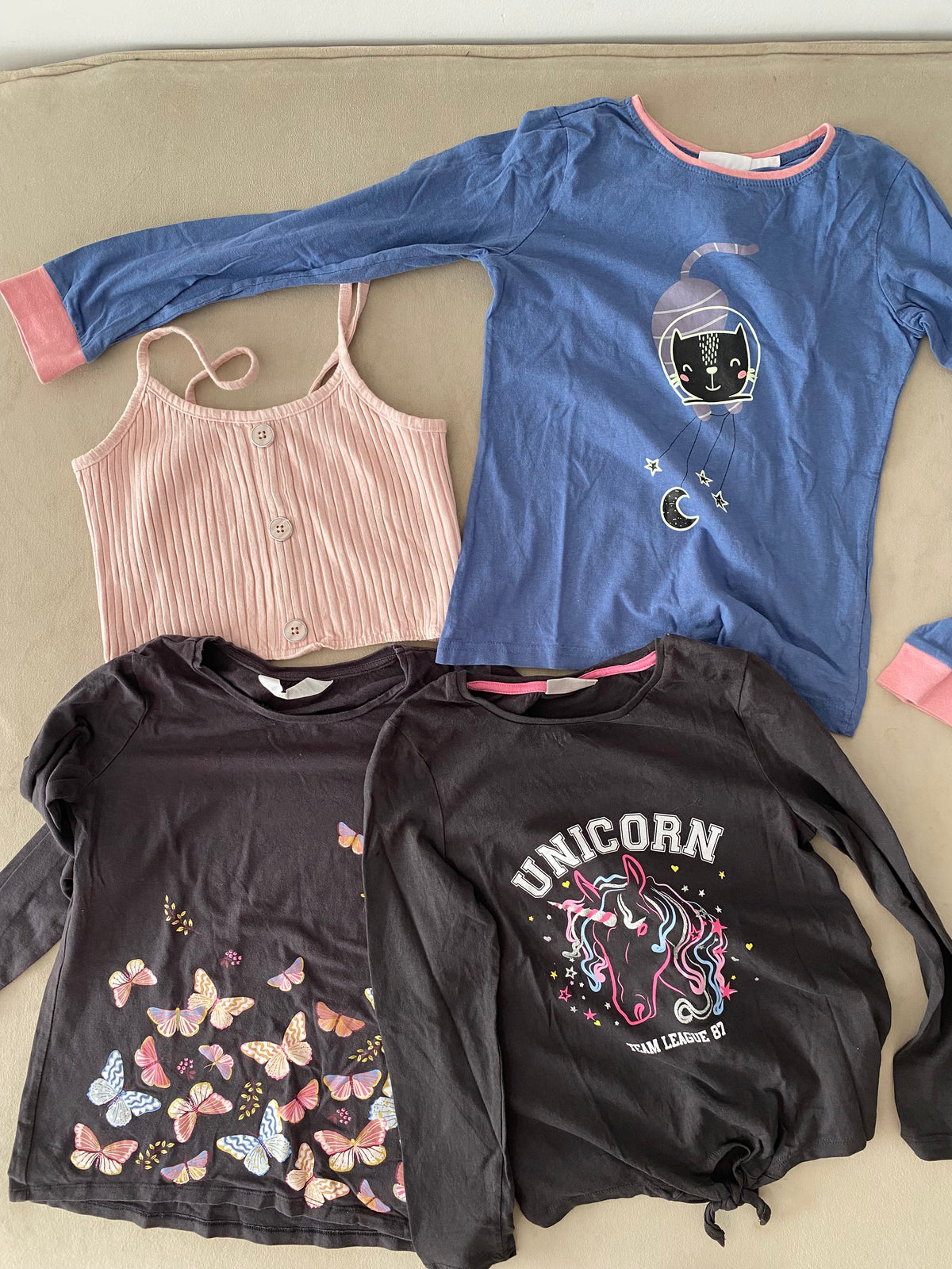 Lot 4 vêtements fille 8-9 ans
