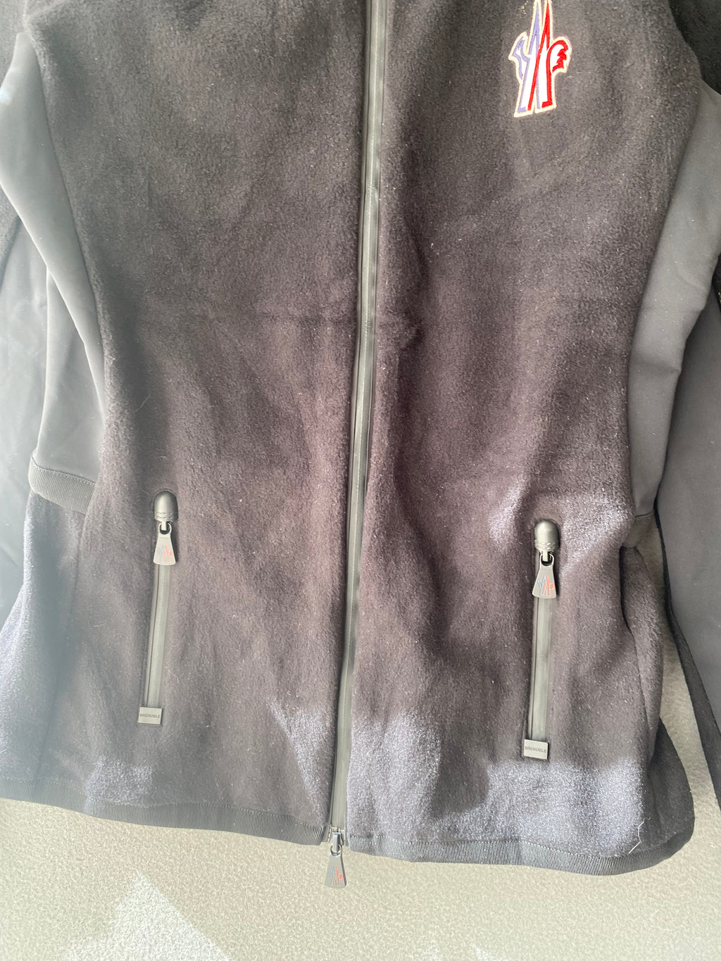 Veste polaire noire à capuche bi-matière