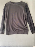 Sweat noir manches dentelle volantée