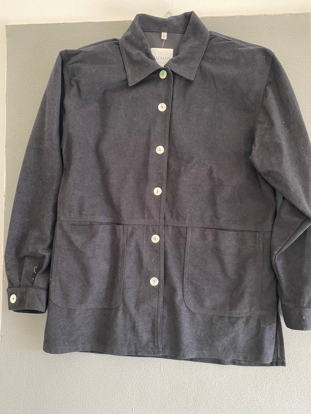 Surchemise noire effet suédine – boutons nacre