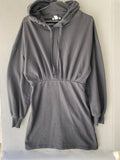 Robe sweat à capuche noire taille cintrée
