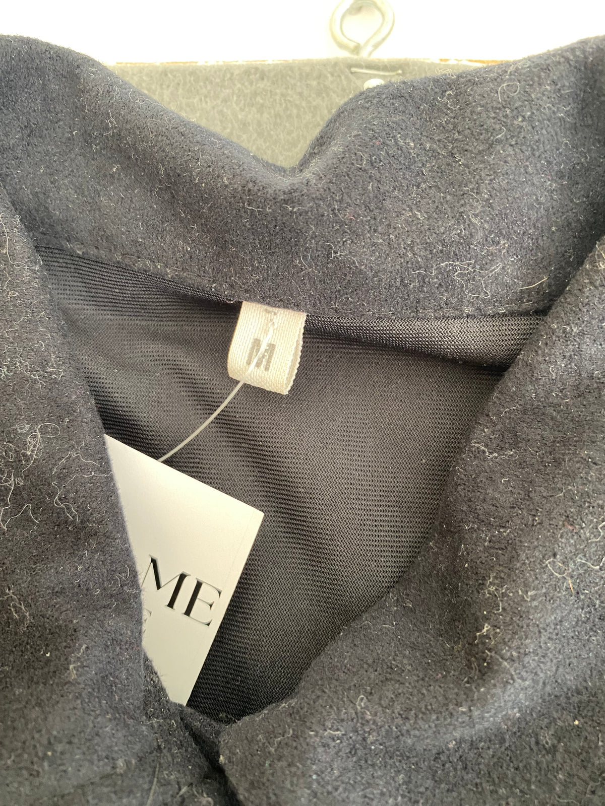 Surchemise noire effet suédine – boutons nacre