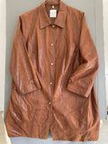Manteau léger marron effet reptile – boutons dorés