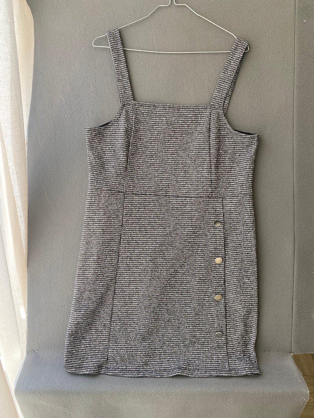 Robe chasuble pied-de-poule à boutons-pression