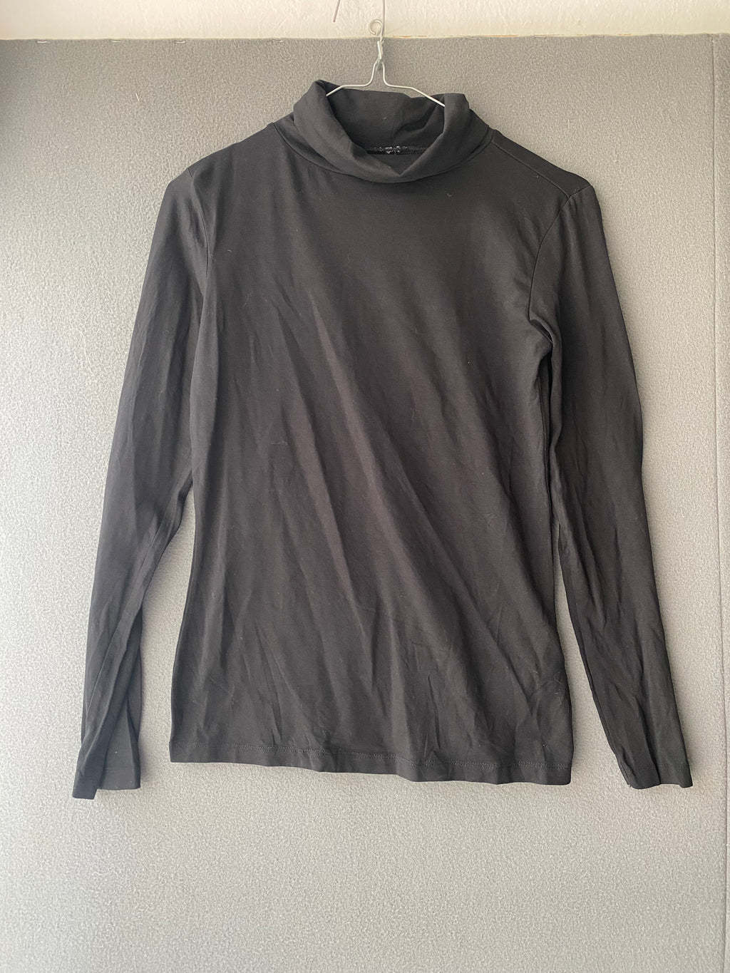 Top col roulé noir en jersey