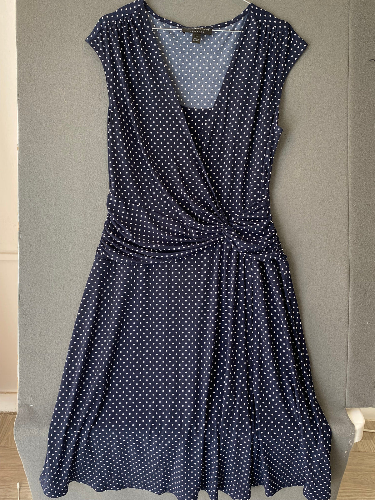Robe Connected Apparel bleu marine à pois