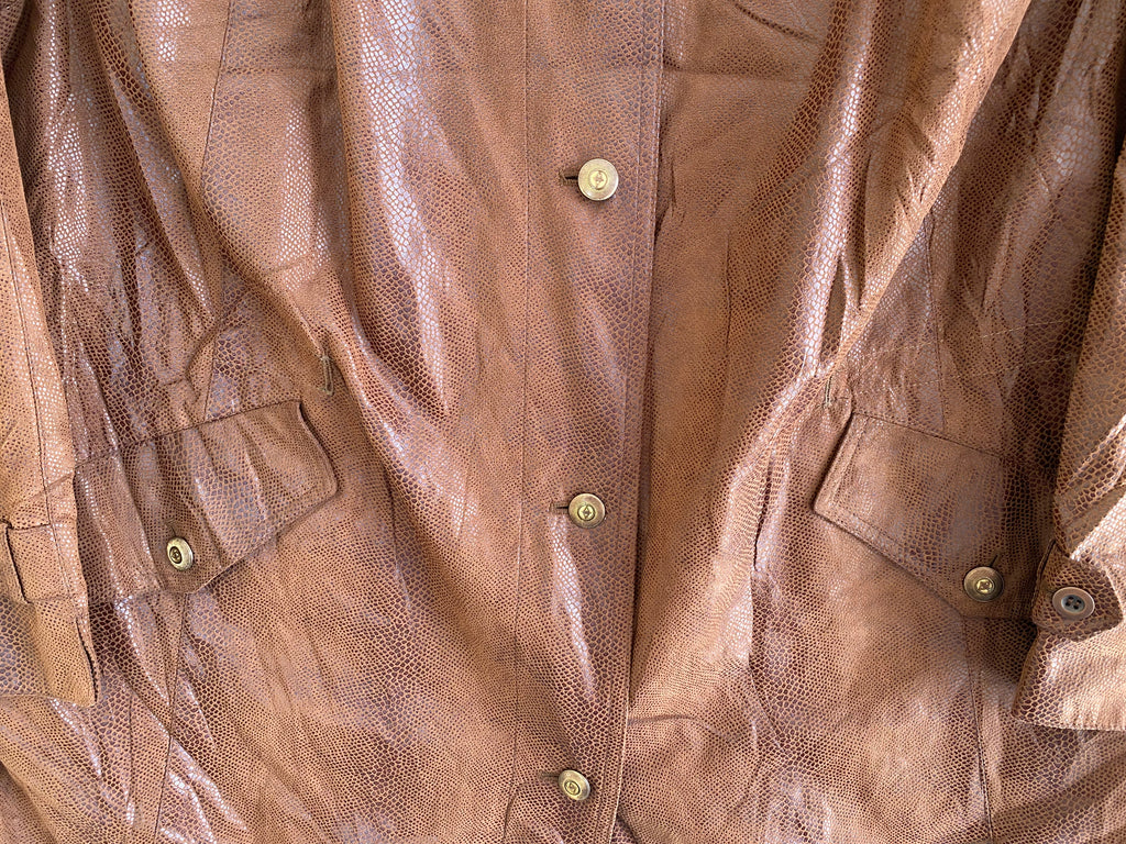 Manteau léger marron effet reptile – boutons dorés